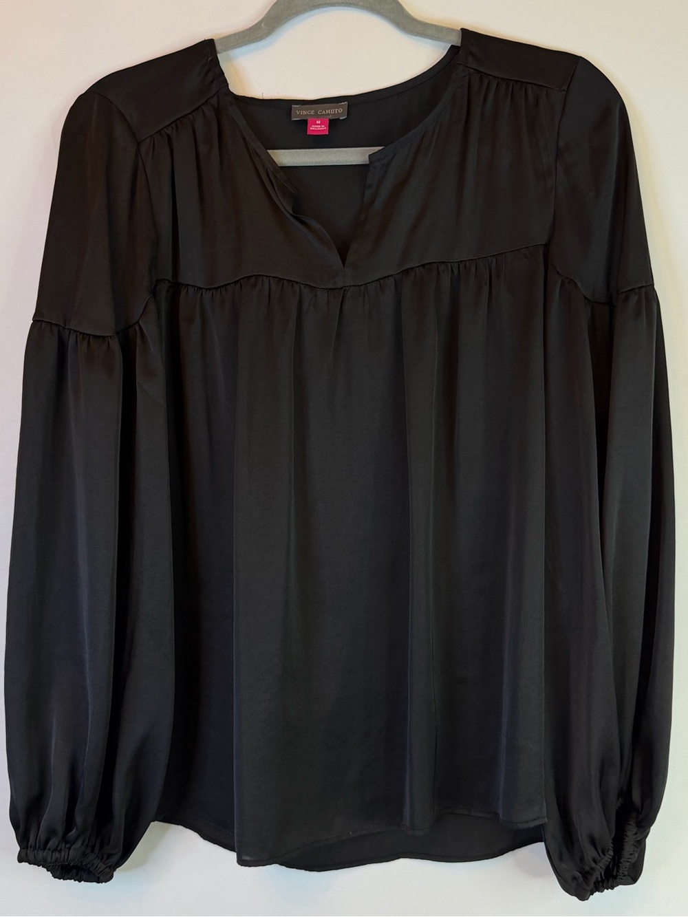 Vince Camuto Womens Medium V-Neck Blouse Soft Silky Long Sleeves